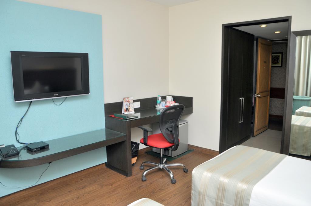 Indismart Hotel Kalküta Dış mekan fotoğraf