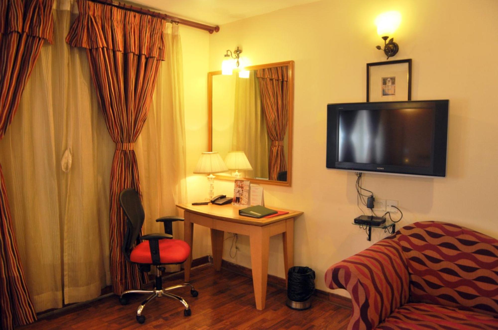 Indismart Hotel Kalküta Dış mekan fotoğraf