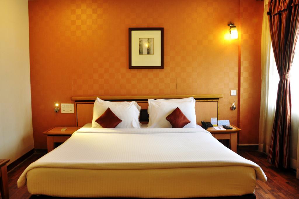 Indismart Hotel Kalküta Dış mekan fotoğraf