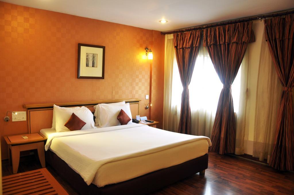 Indismart Hotel Kalküta Dış mekan fotoğraf