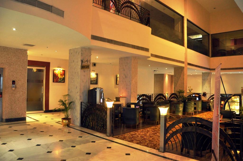 Indismart Hotel Kalküta Dış mekan fotoğraf