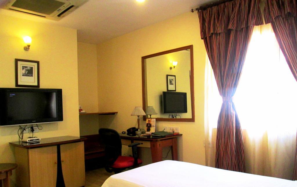 Indismart Hotel Kalküta Dış mekan fotoğraf