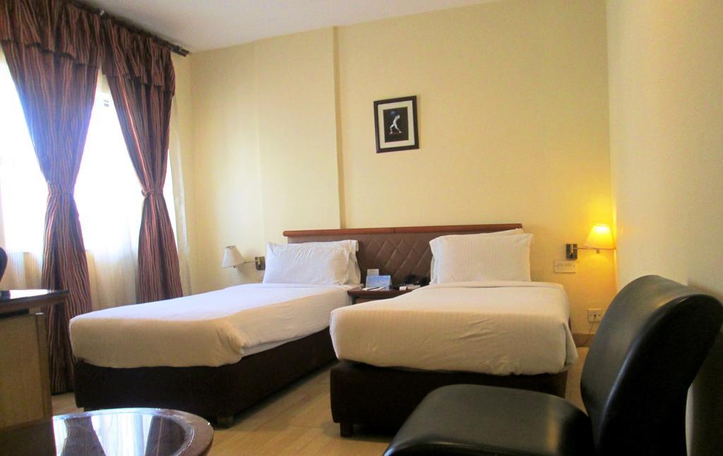 Indismart Hotel Kalküta Dış mekan fotoğraf