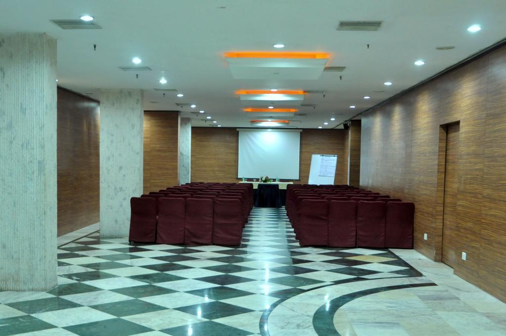 Indismart Hotel Kalküta Dış mekan fotoğraf