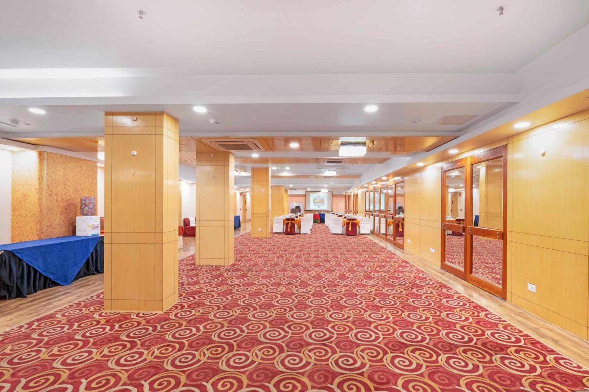 Indismart Hotel Kalküta Dış mekan fotoğraf