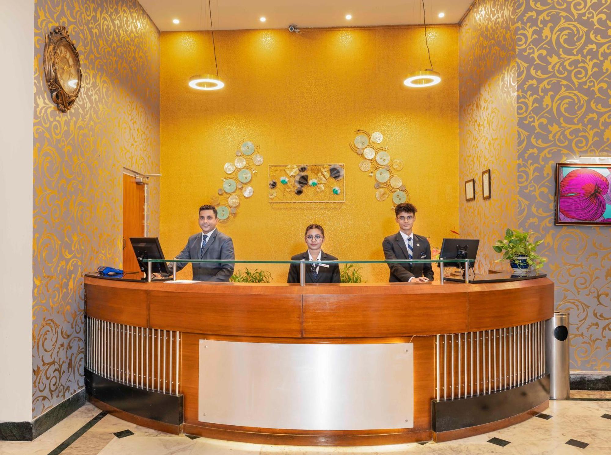 Indismart Hotel Kalküta Dış mekan fotoğraf