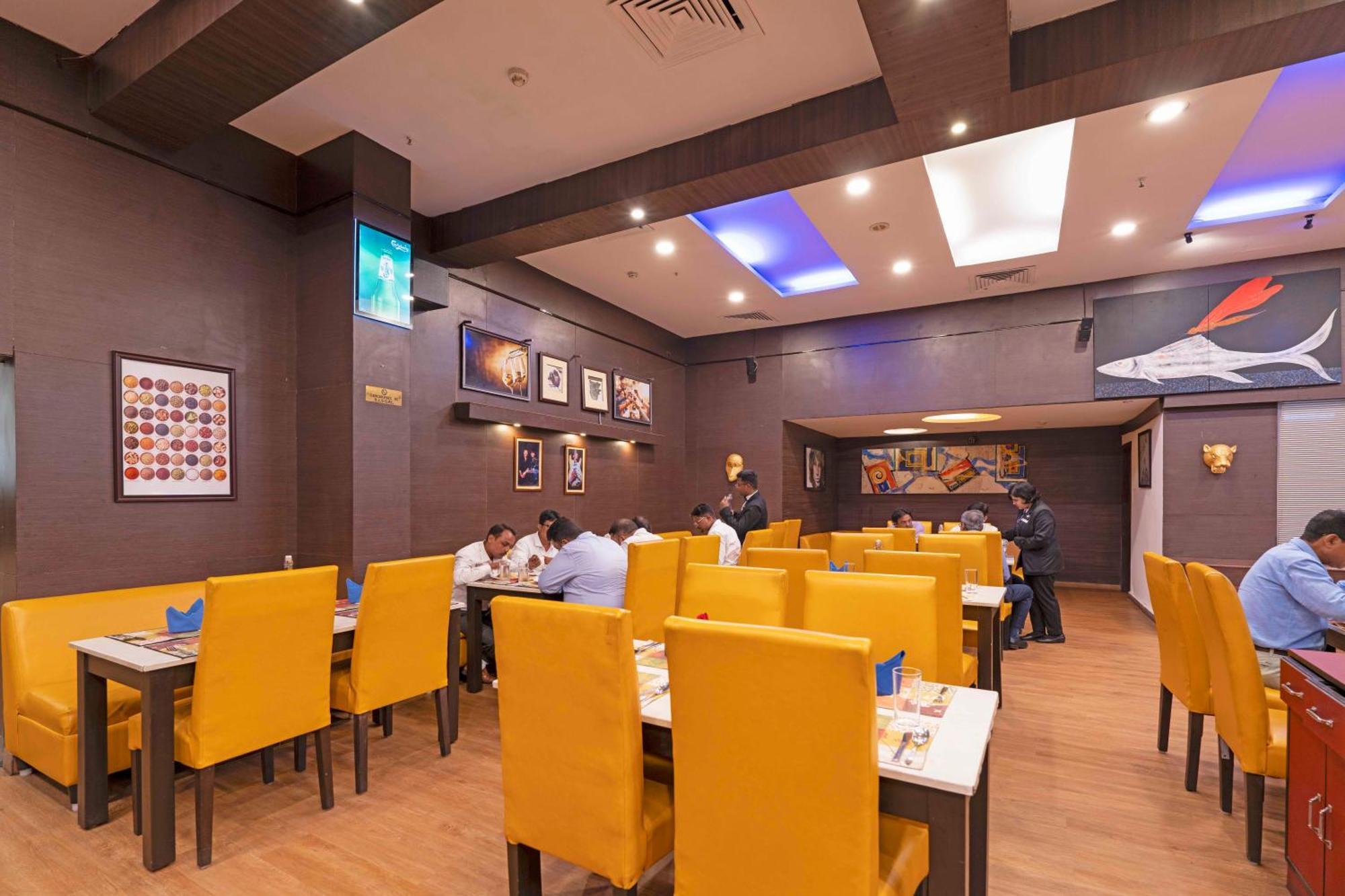 Indismart Hotel Kalküta Dış mekan fotoğraf
