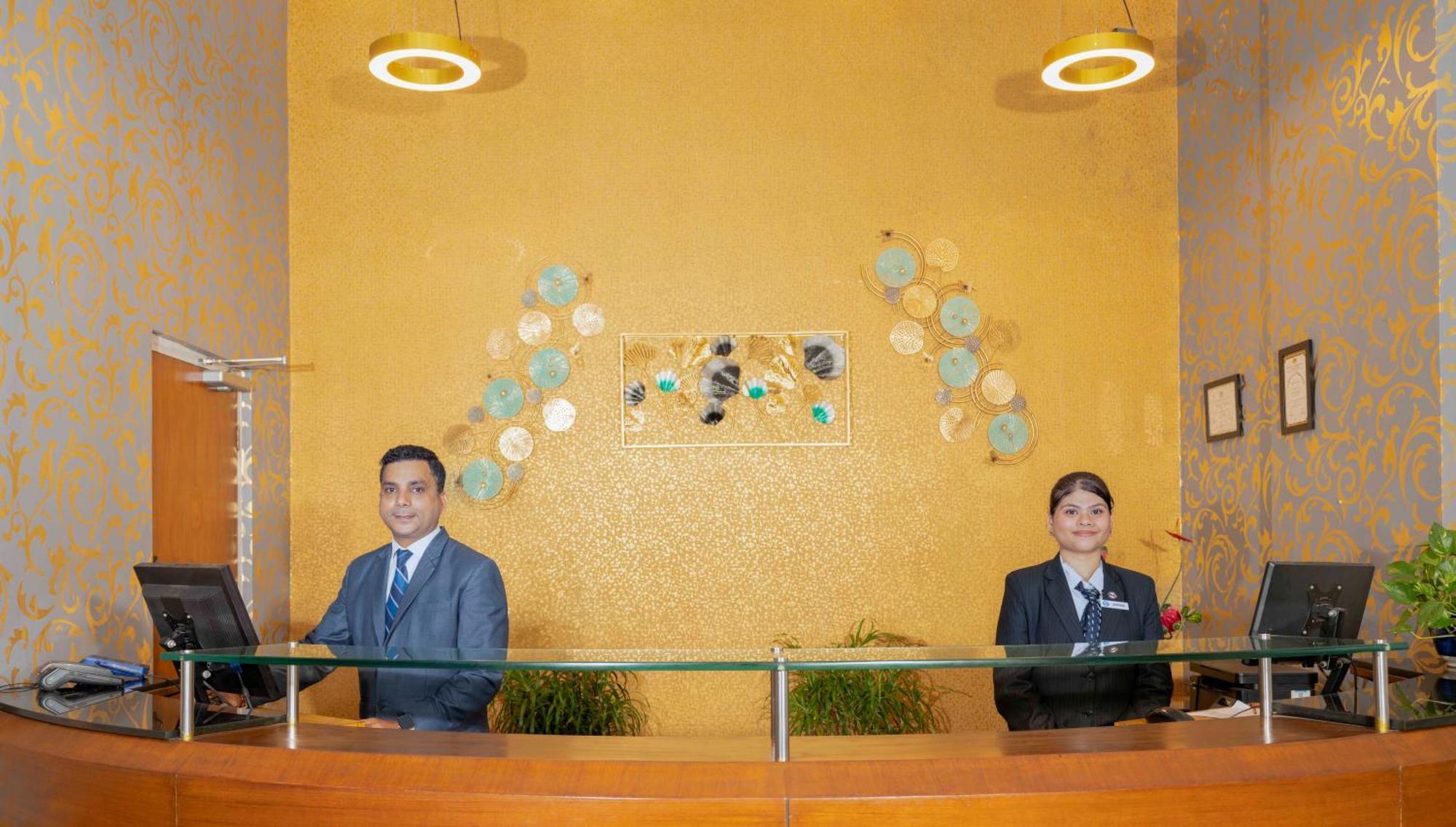 Indismart Hotel Kalküta Dış mekan fotoğraf