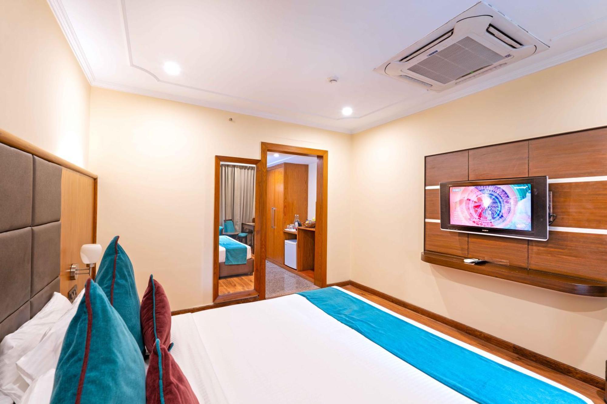Indismart Hotel Kalküta Dış mekan fotoğraf