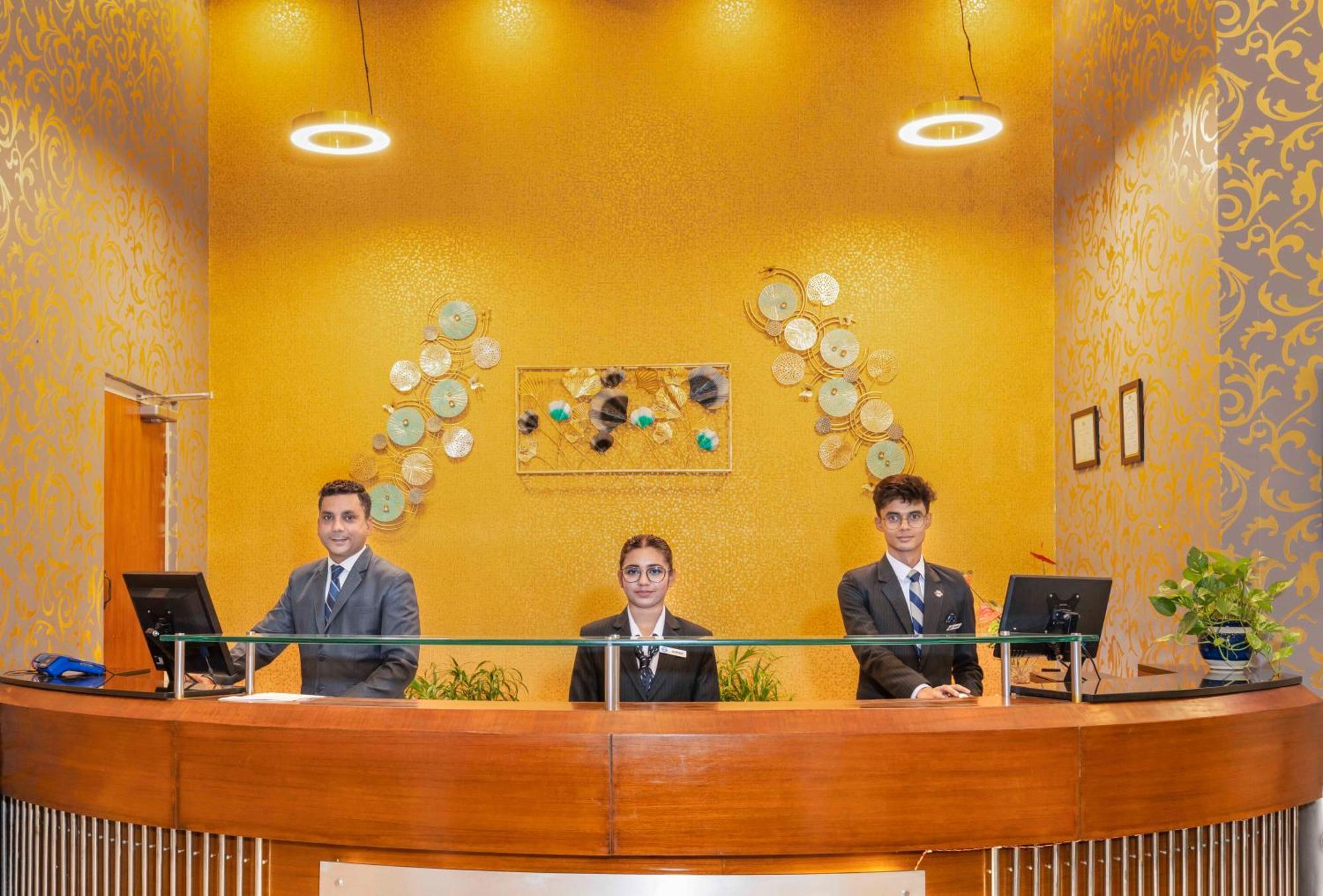 Indismart Hotel Kalküta Dış mekan fotoğraf