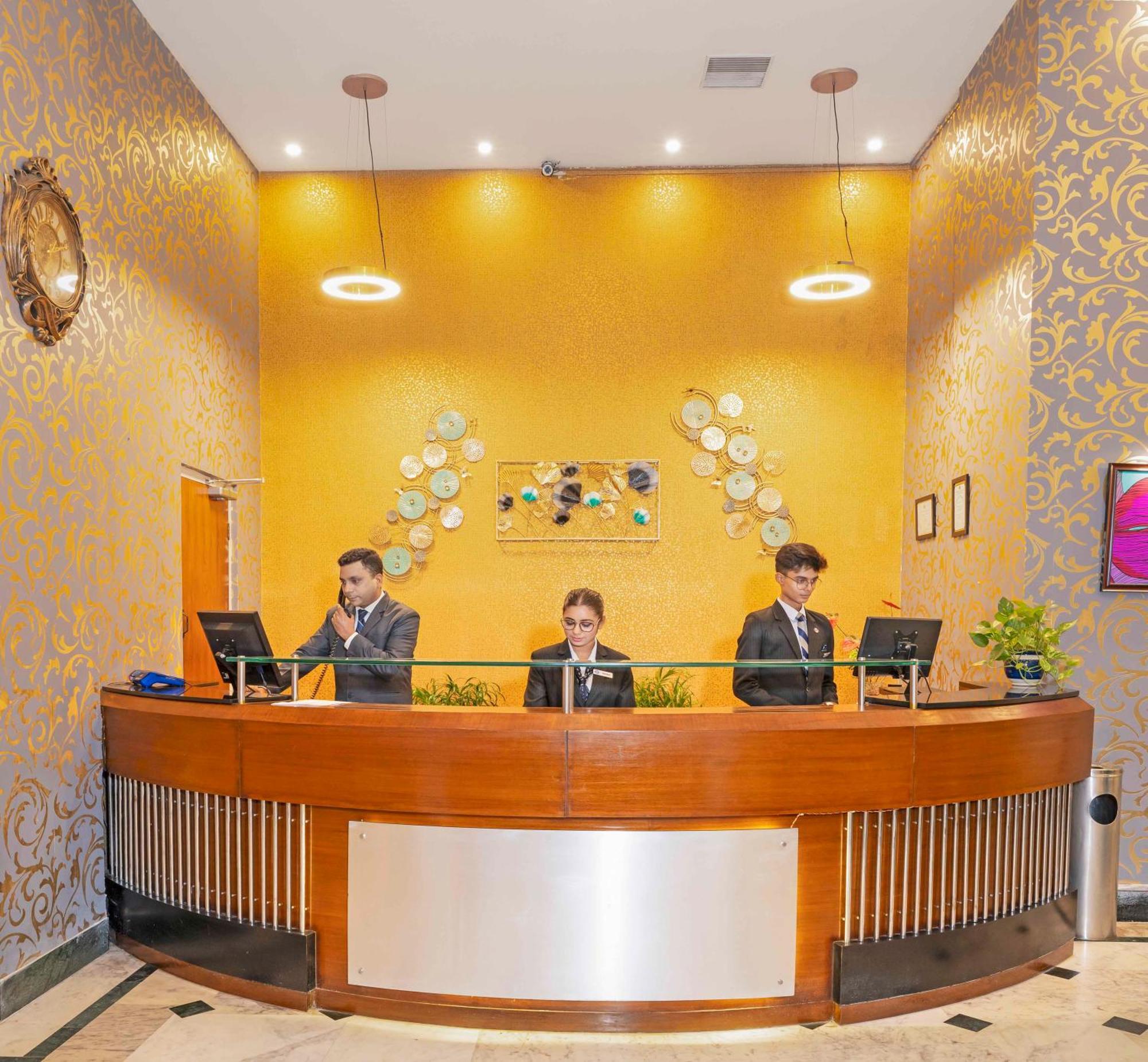 Indismart Hotel Kalküta Dış mekan fotoğraf