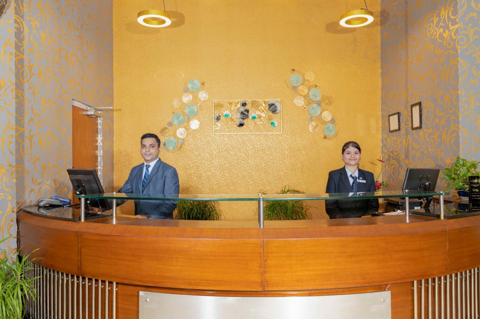 Indismart Hotel Kalküta Dış mekan fotoğraf