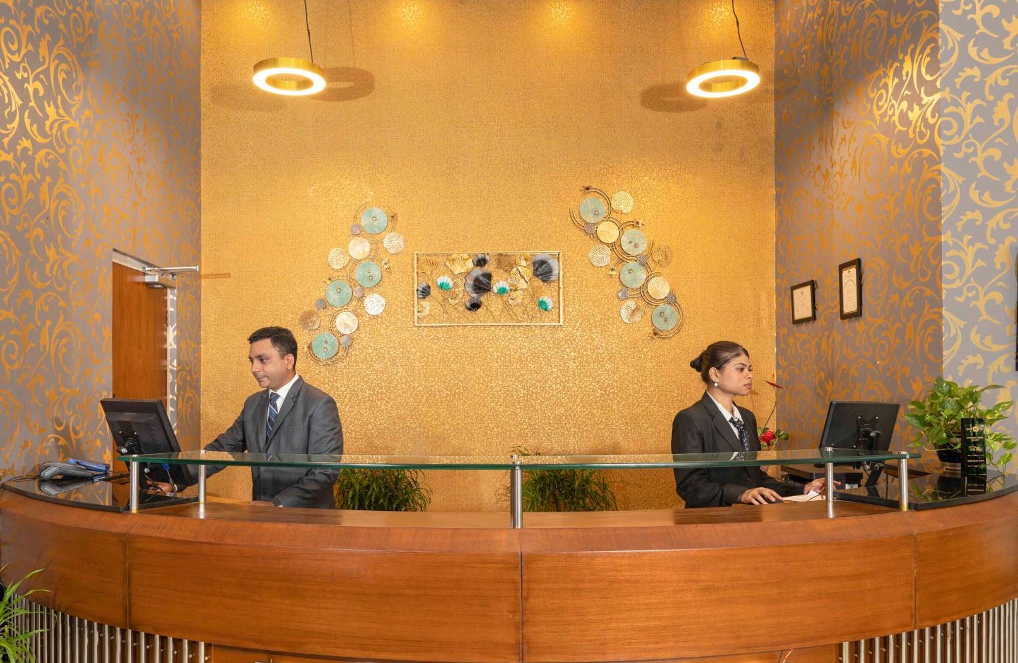 Indismart Hotel Kalküta Dış mekan fotoğraf