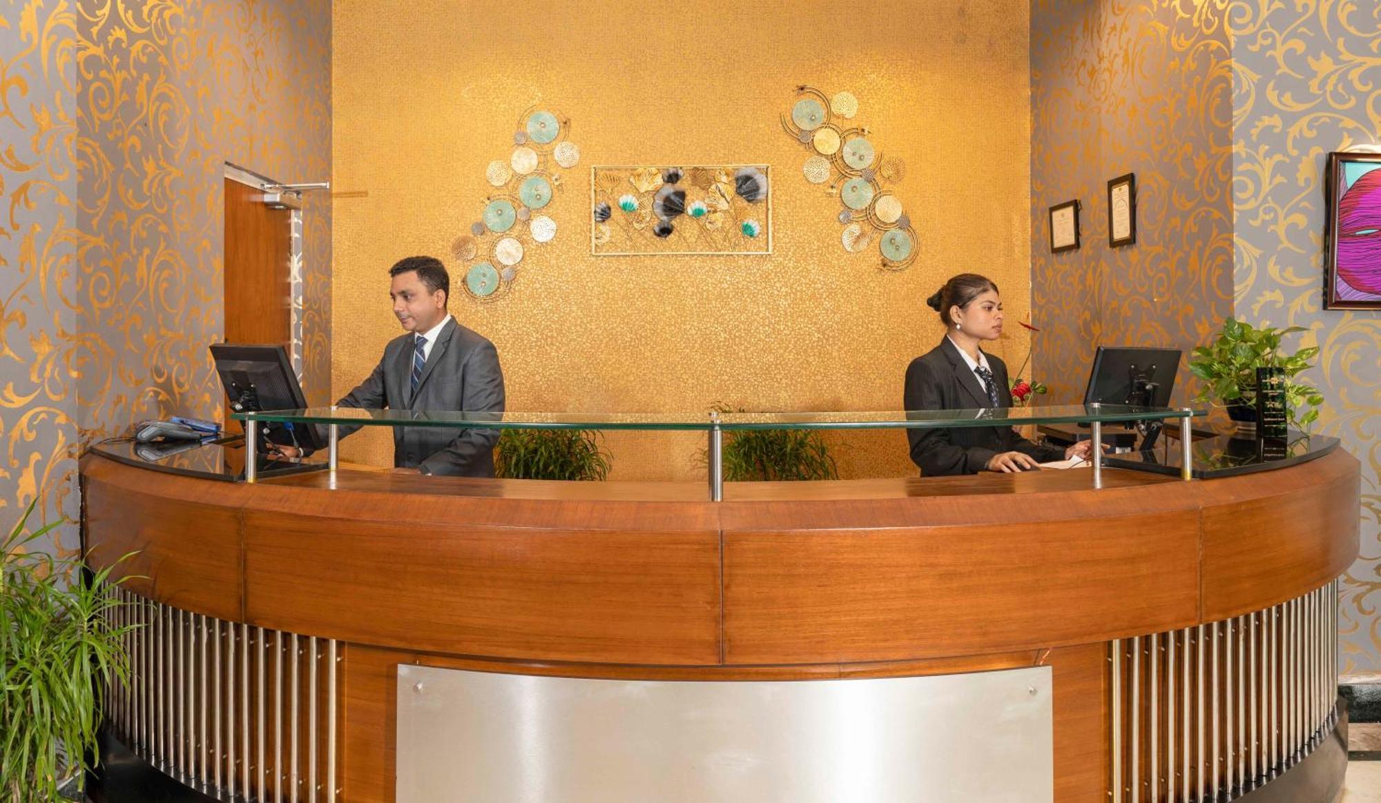 Indismart Hotel Kalküta Dış mekan fotoğraf