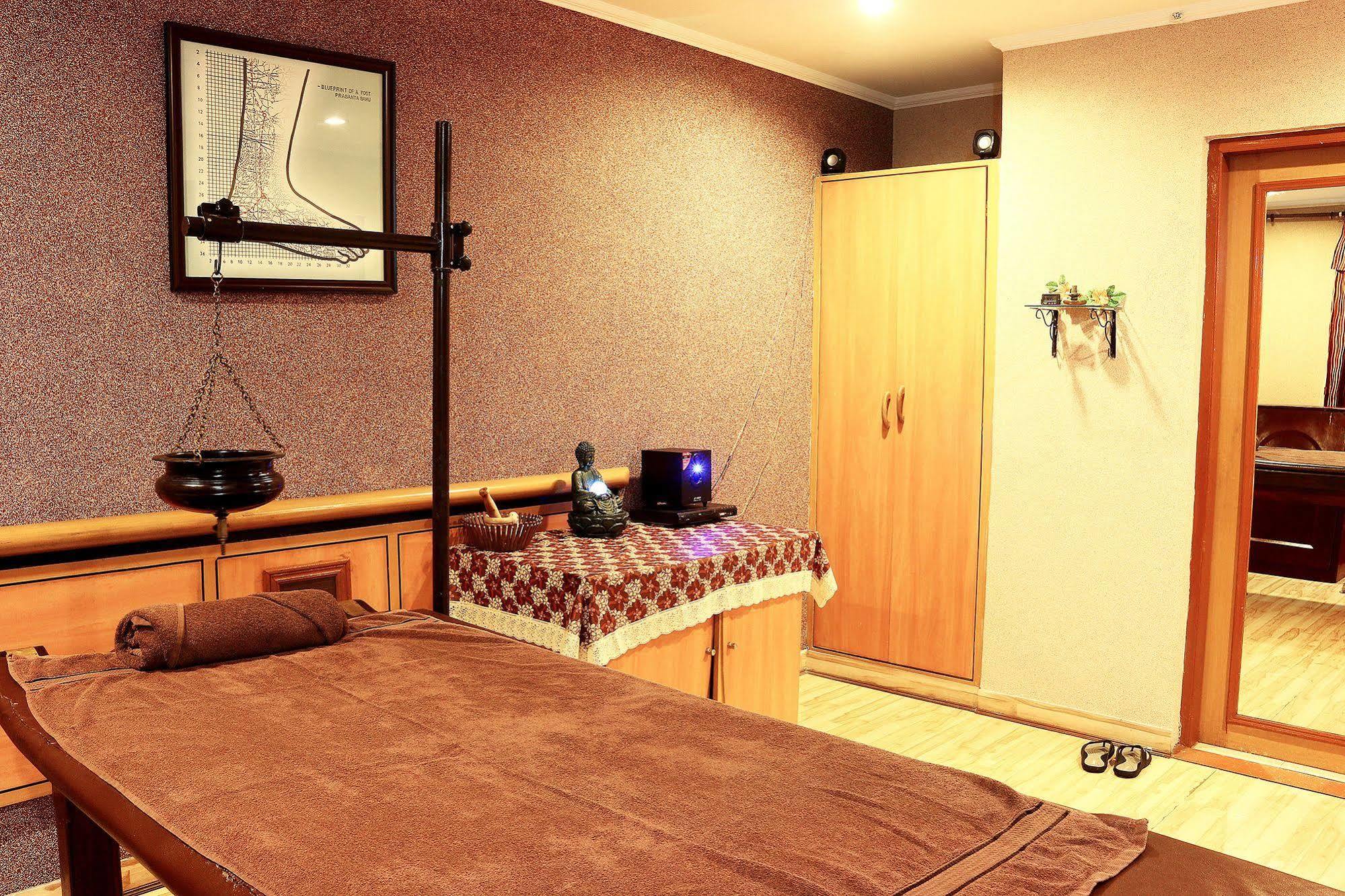 Indismart Hotel Kalküta Dış mekan fotoğraf