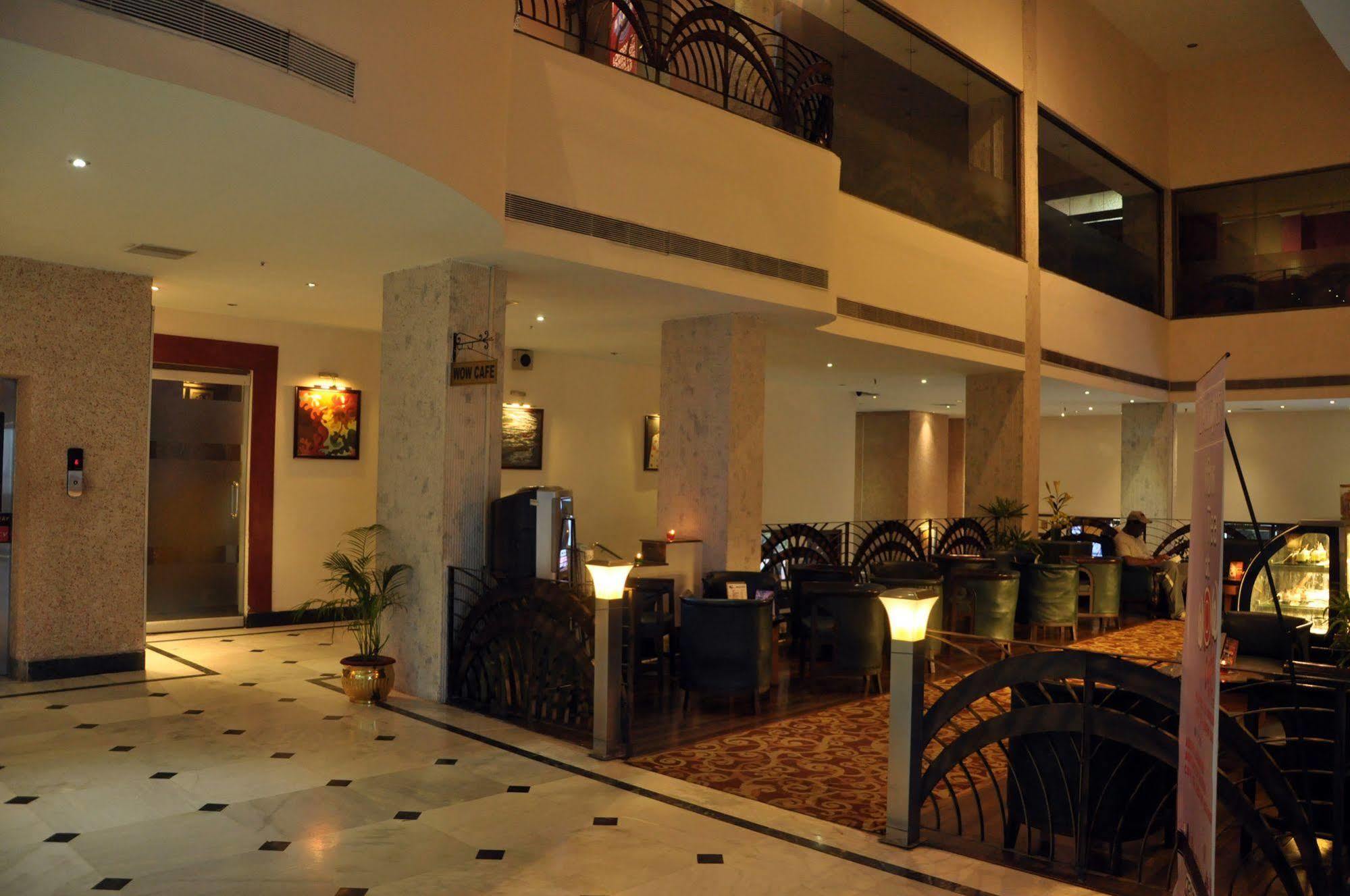 Indismart Hotel Kalküta Dış mekan fotoğraf