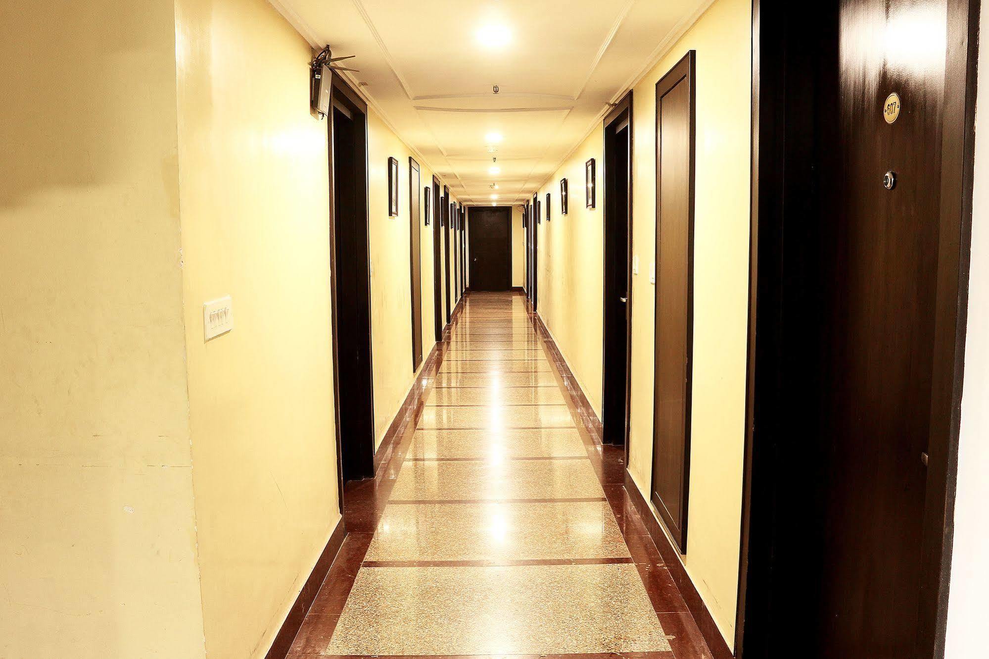 Indismart Hotel Kalküta Dış mekan fotoğraf